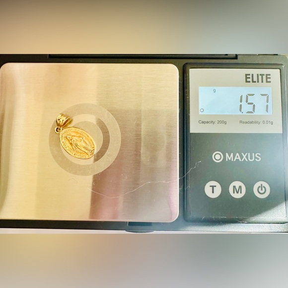 Religious (Mama Mary) Pendant. 💛 Real 18(18k) Karat Solid Gold Jewelry - Picture 8 of 8